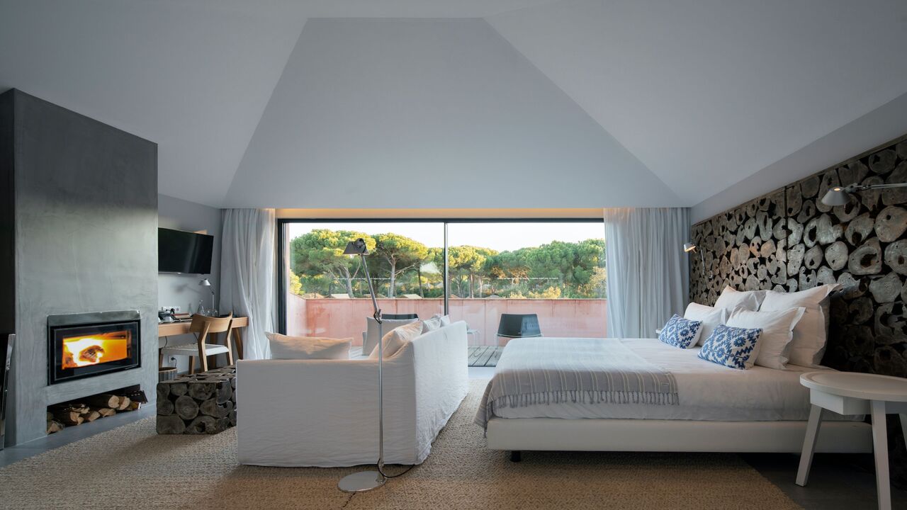 sublime-comporta-country-retreat-amp-spa-galleryowners-suite-_-sublime-comporta-_fire-place-2